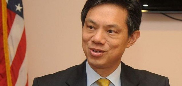 Пад „моћног државника“: Хојт Ји персона нон грата и у – Вашингтону